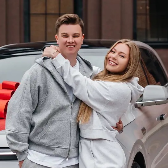 Иконка Канал Маша и Роберт | Герберы — портал Max